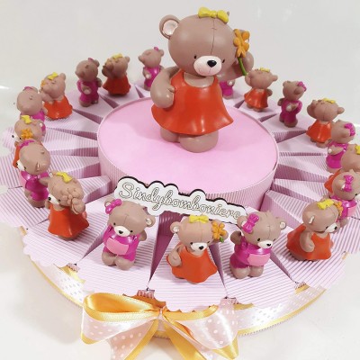 Torta con 20 bomboniere nascita bambina, tema orsetto, con confetti