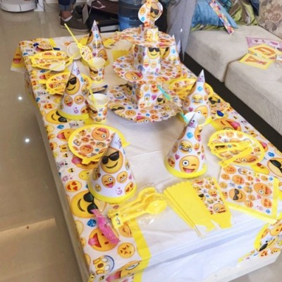 Pu Ran - Divertente set con faccine Emoji, decorazione per bambini, per feste di compleanno, eventi e altre feste 12 