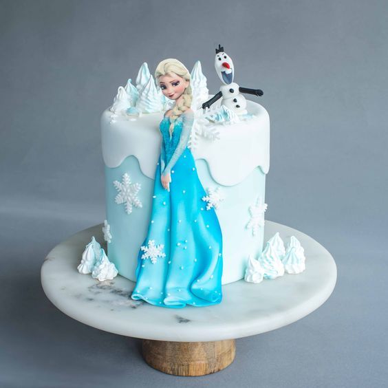 Torta Frozen: ricetta originale con PDZ e 10 idee per decorarla - RioParty
